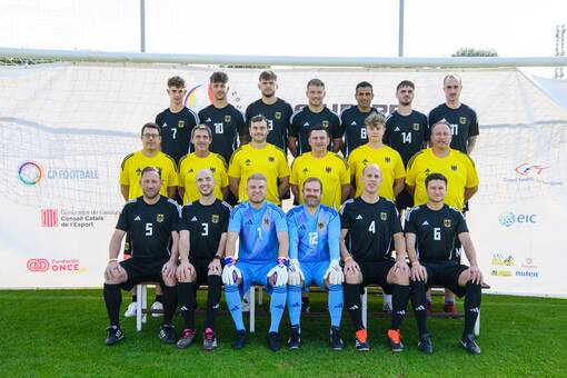 Die deutsche Fußball-Nationalmannschaft bei den Weltmeisterschaften der Cerebralparese-Fußballer im spanischen Salou mit Mannschaftsarzt Dr. Christian Haefele (Mittlere Reihe links).