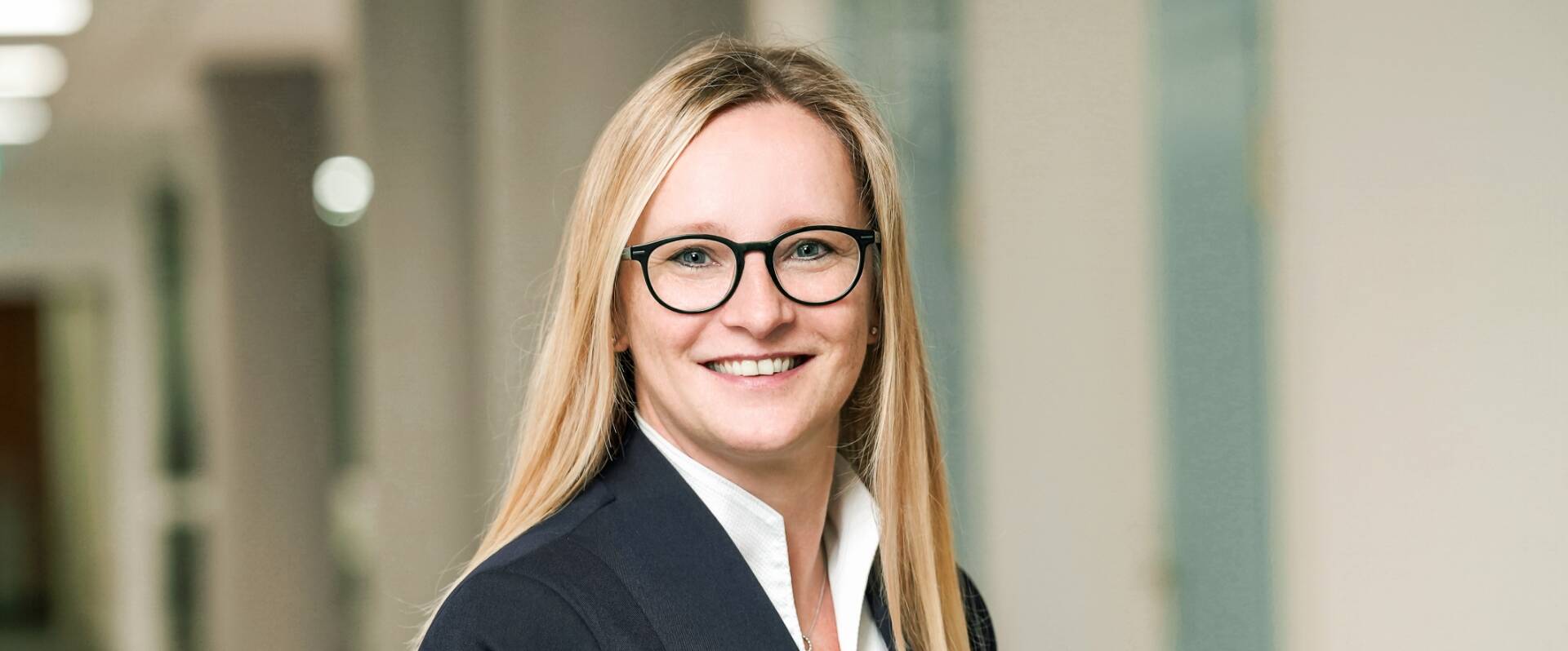 Freundliche Frau aus dem pflegerischen Vorstand
