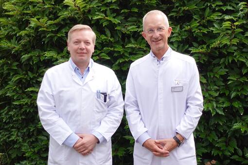 Gruppenfoto: Privatdozent Dr. Daniel Schlager (l.) und Privatdozent Dr. Jörg Simon
