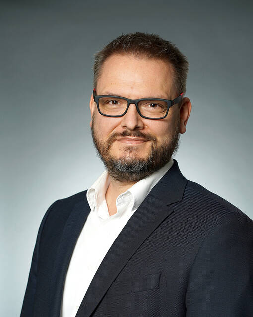 Portrait: Professor Dr. Philipp Diehl- Facharzt für Innere Medizin, Kardiologie und Intensivmedizin