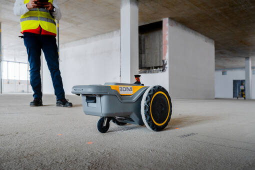 Der Druckroboter beim Einsatz im Erdgeschoss des Klinikneubaus für das Ortenau Klinikum Achern.
