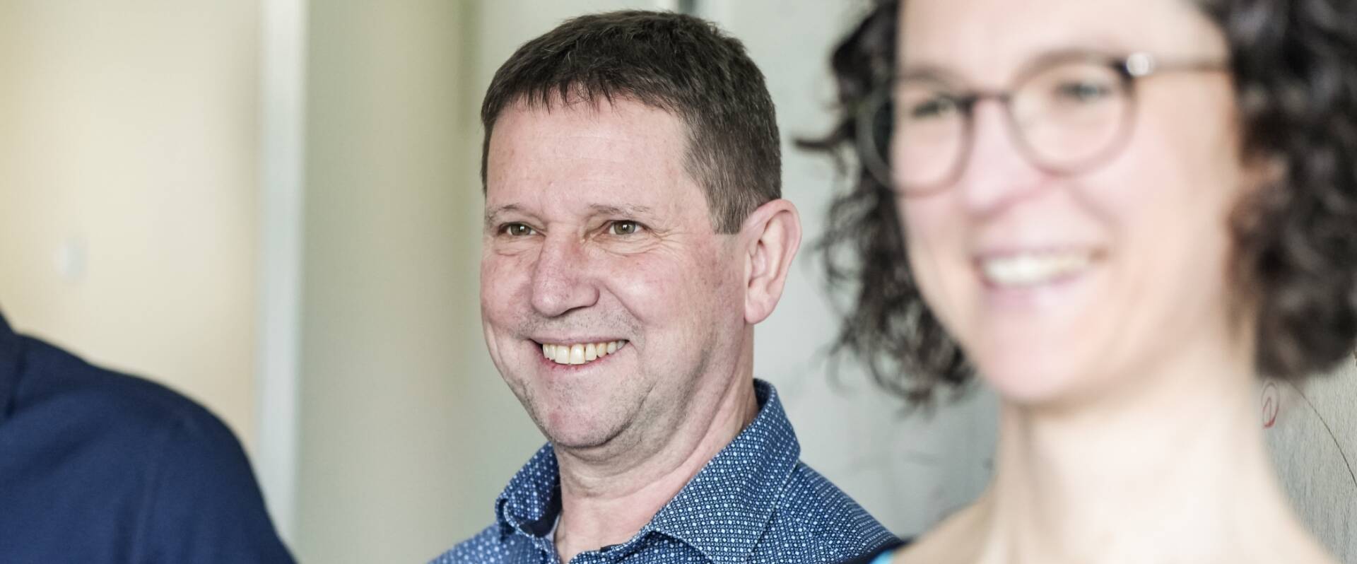 Männliches und weibliches Personal aus dem Bereich der Abrechnung