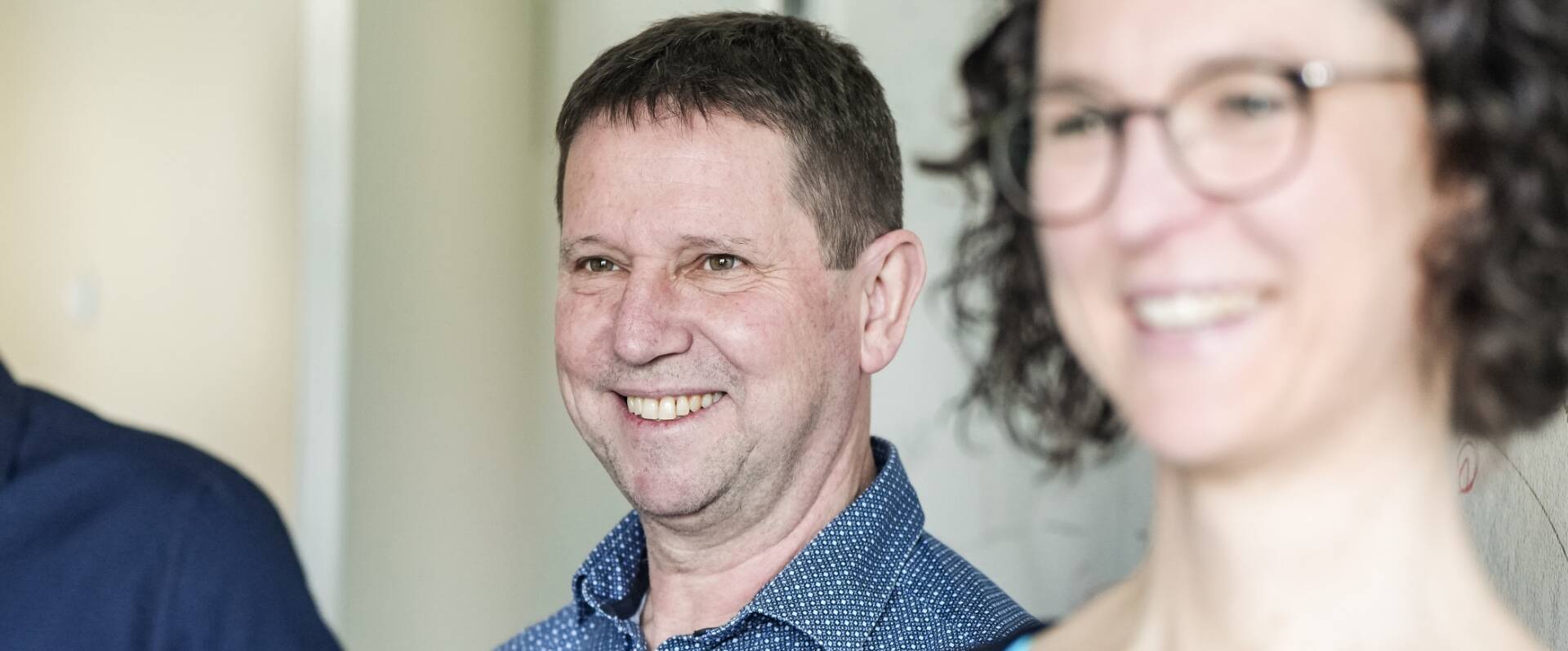 Männliches und weibliches Personal aus dem Bereich der Abrechnung