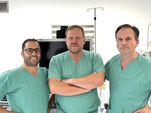 Gruppenfoto: Das Ärzte-Team der Sektion Thoraxchirurgie am Ortenau Klinikum Offenburg-Kehl: (v.l.) Oberarzt Motasem Alghrouz, Sektionsleiter Philipp Thrull, Oberarzt Dr. Dominik Müller-Arnecke