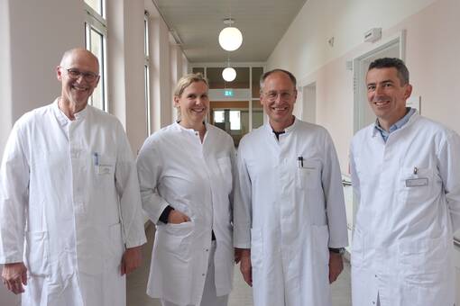 Das neue Ärzte-Team des Adipositaszentrums am Ortenau Klinikum Offenburg-Kehl: (v.l.) Oberarzt Dr. Kurt-Ulrich Adam, Oberärztin Priv.-Doz. Dr. Claudia Läßle, Chefarzt Professor Dr. Uwe Pohlen und Oberarzt Dr. Martin Laut.