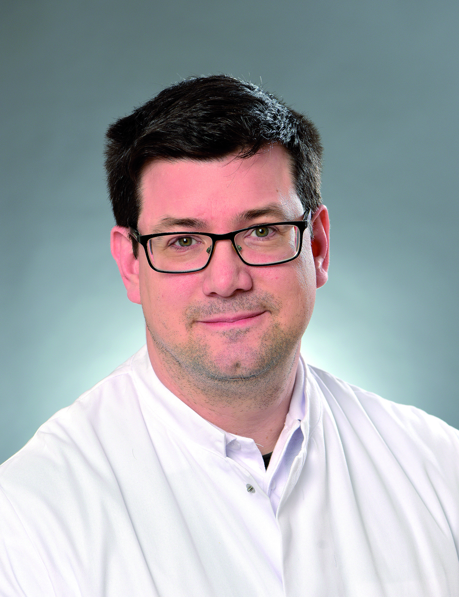 Portrait: Dr. Oliver Schmah