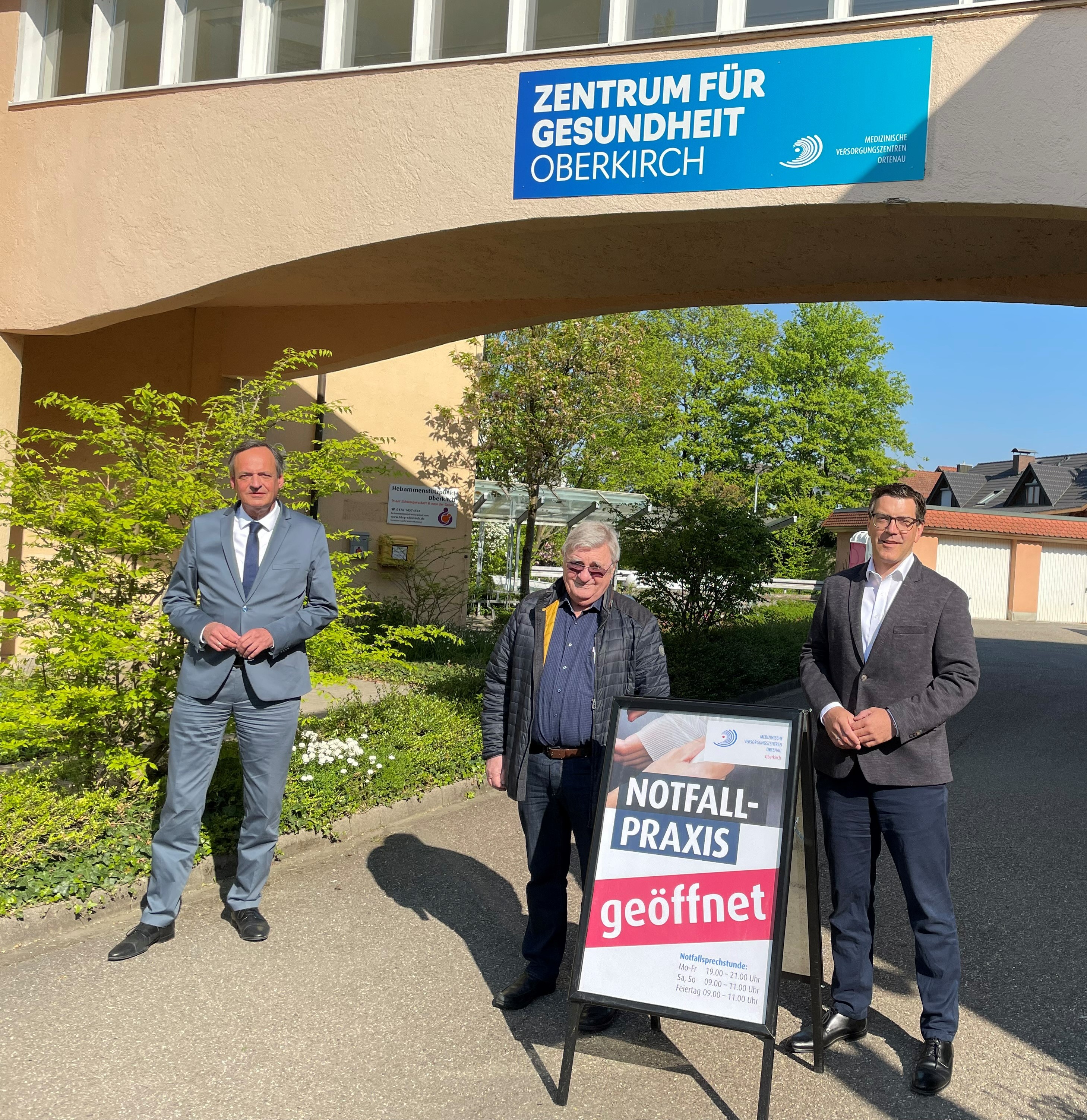Oberbürgermeister Matthias Braun, Dr. Gerhard Warneck und MVZ Geschäftsführer Rainer Bühn.
