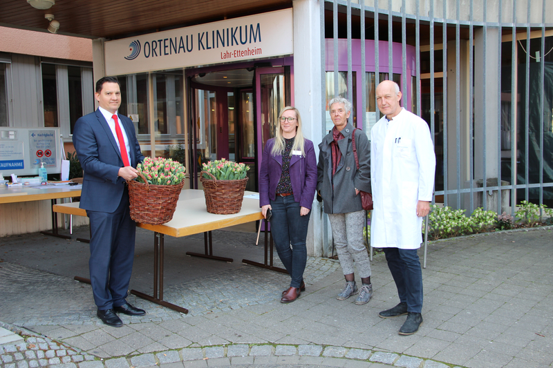 Abbildung: Blumengruß des Bundestagsabgeordneten Dr. Johannes Fechner