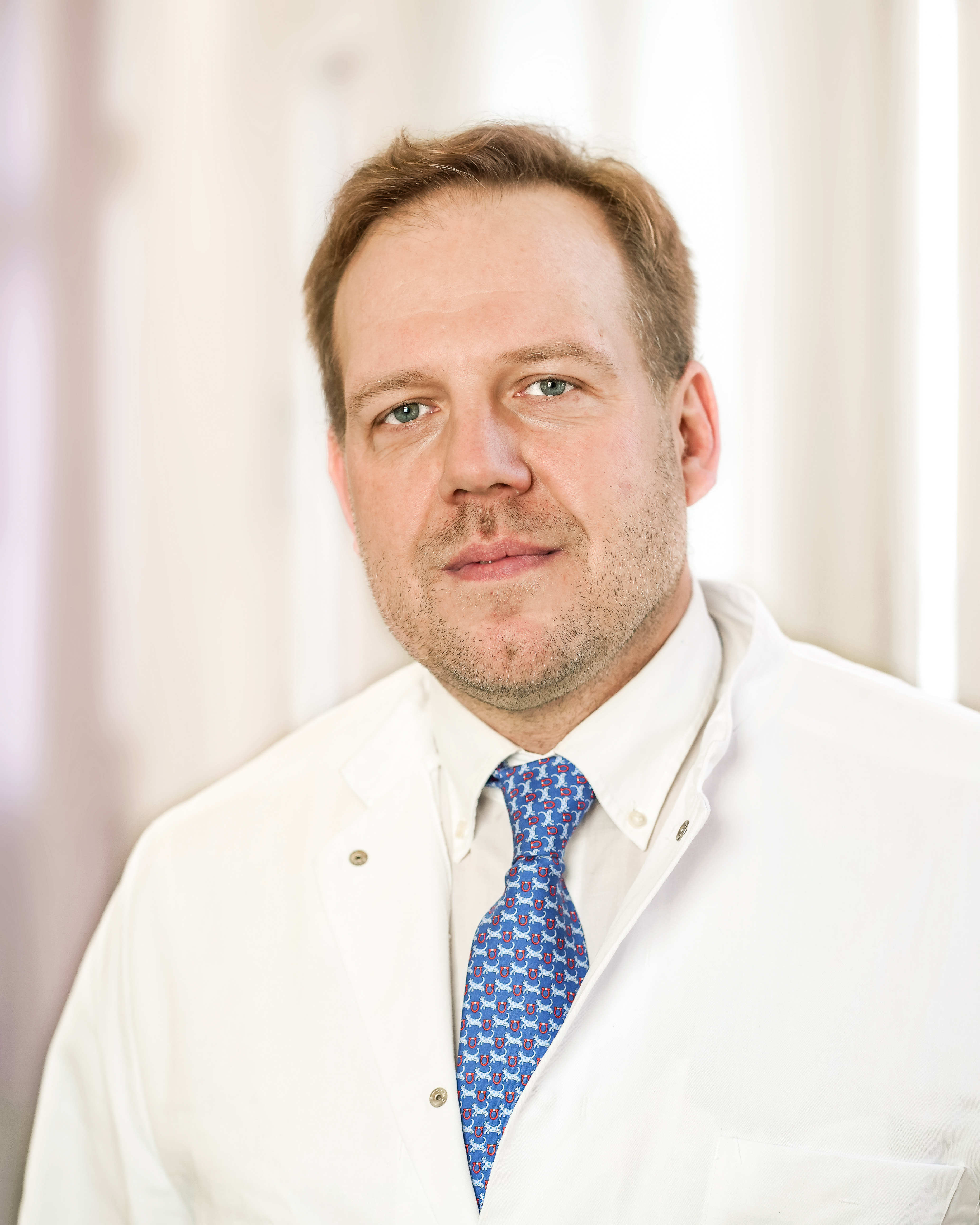 Portrait: Philipp Thrull Sektionsleiter Thoraxchirurgie Facharzt für Chirurgie und Thoraxchirurgie